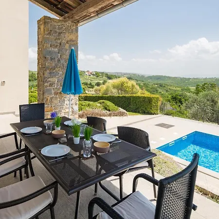 Cozy Home In Baredine With House A Panoramic View Holiday home *