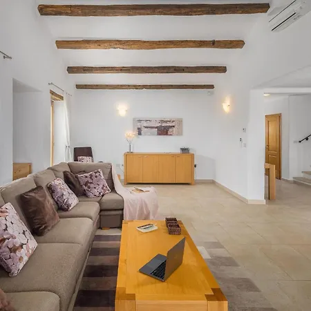 Cozy Home In Baredine With House A Panoramic View *