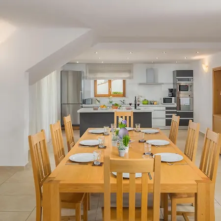 Holiday home Cozy Home In Baredine With House A Panoramic View