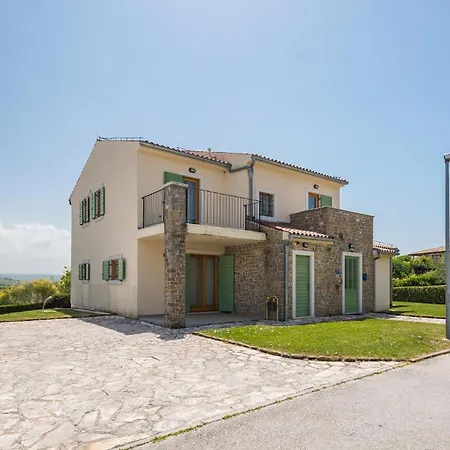 Cozy Home In Baredine With House A Panoramic View Holiday home *