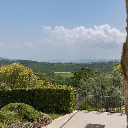 Holiday home Cozy Home In Baredine With House A Panoramic View