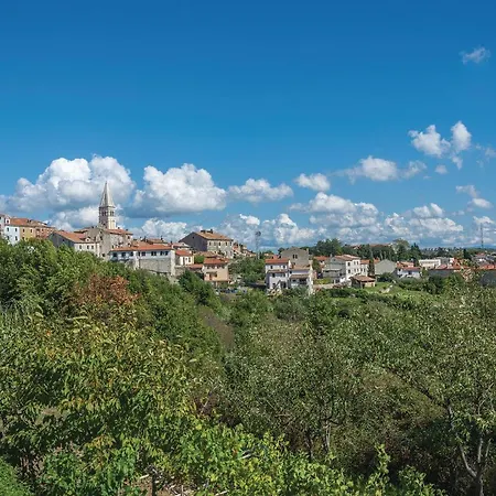Holiday home Cozy Home In Baredine With House A Panoramic View
